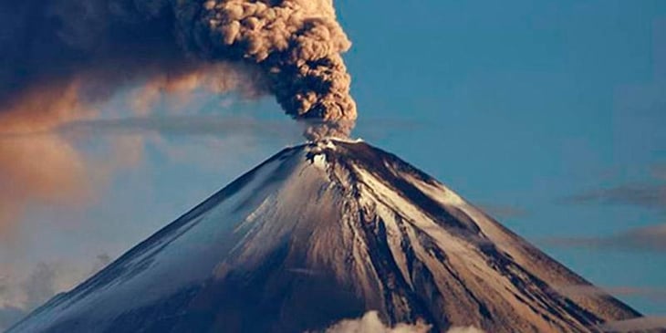 Advierten de posible caída de ceniza volcánica en dos provincia de Ecuador