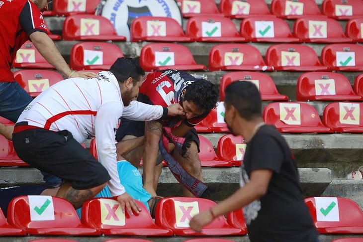 Una espiral de violencia entre aficionados lastima al fútbol mexicano