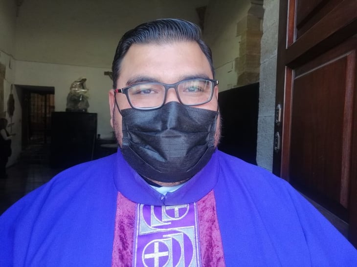 Padre Carlos Garay de Monclova: El fanatismo en el fútbol todo lo destruye