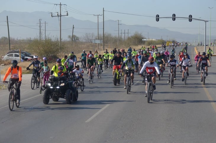 Con rodada en bicicleta celebran en Frontera Día de la Familia