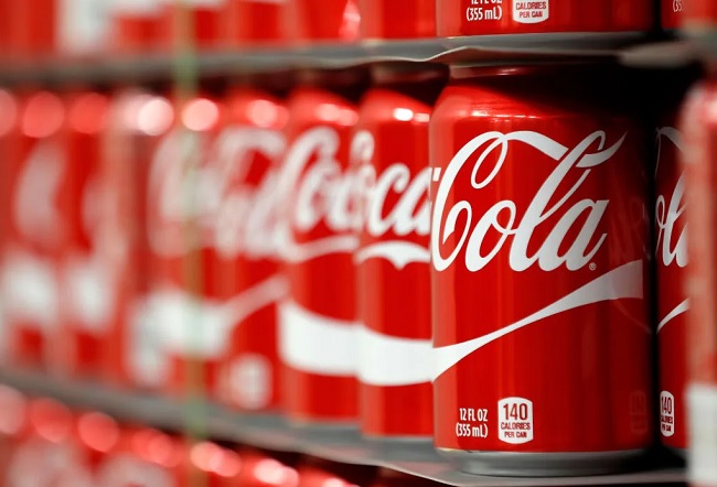 Coca-Cola también suspende sus operaciones en Rusia por la guerra