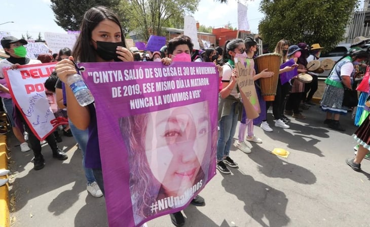 Miles de mujeres marchan en Toluca