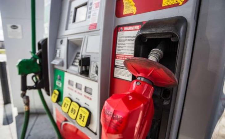 La gasolina en EU alcanza un récord histórico de 4.173 dólares el galón