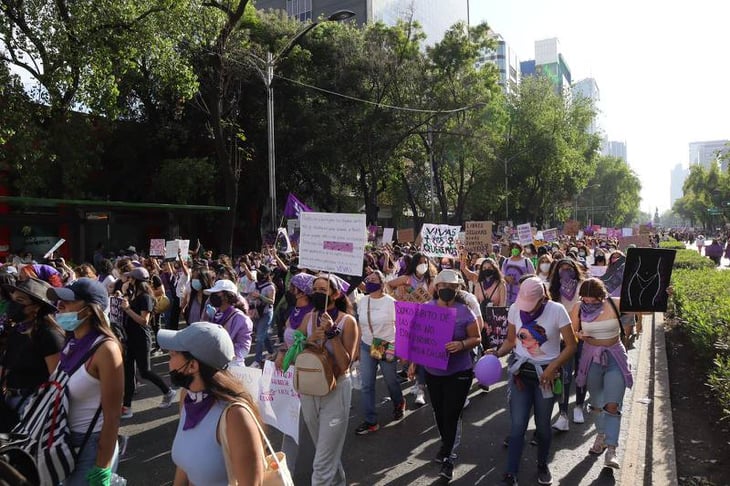 Asisten 75 mil a marcha por Día de la Mujer