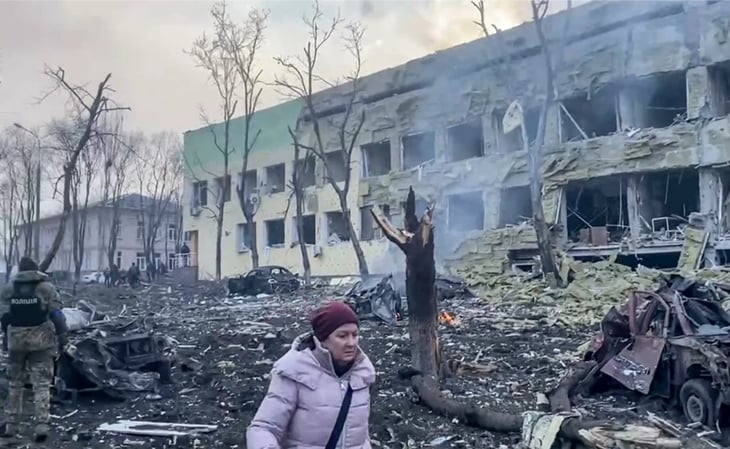 Zelensky difunde imágenes de hospital infantil bombardeado
