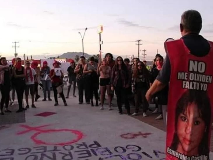 VIDEO: Hombre se une a marcha del 8M en representación de su hija desaparecida