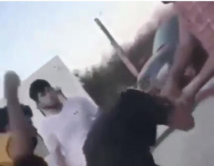 VIDEO: Padre e hijo golpean a alumno de secundaria en Múzquiz, Coahuila