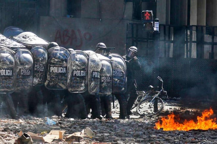 Argentina vive jornada violenta por protestas en contra del acuerdo con el FMI