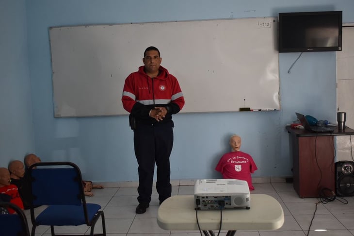 Cuerpo de bomberos de Monclova capacita comercios para combatir incendios
