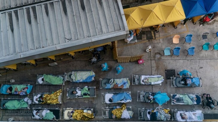 Hong Kong reporta morgues desbordadas y falta de ataúdes por ola de covid-19