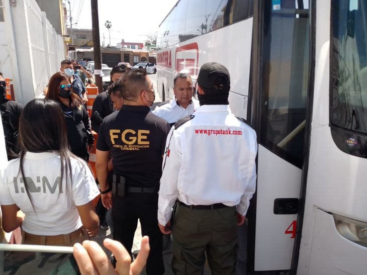 Autoridades detienen a 65 migrantes más en Nadadores, viajaban en un autobús de Transportes Frontera 