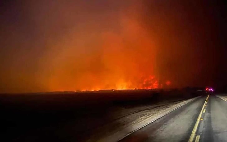 En Texas evacuan casi 500 casas por incendio forestal; reportan un muerto