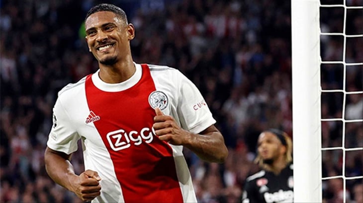 El Ajax remonta y se lleva el clásico neerlandés en un partido con incidentes