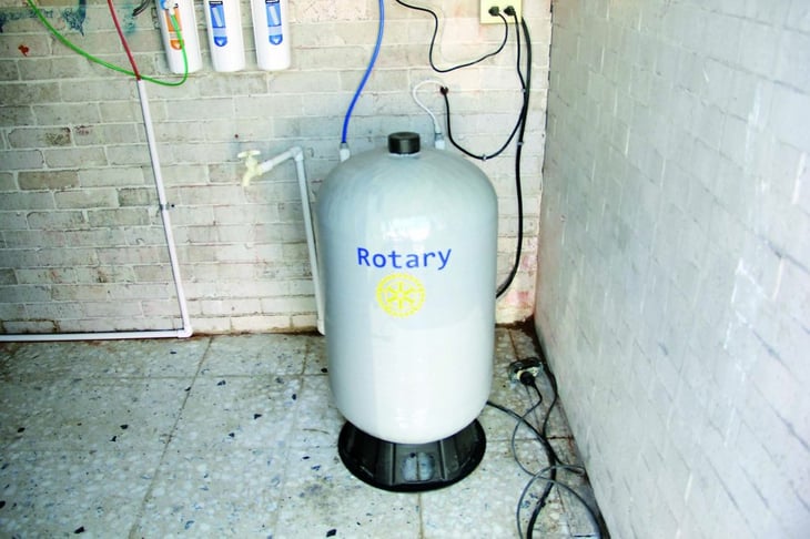 Vándalos afectan purificadoras de agua donadas a escuelas por el Club Rotario