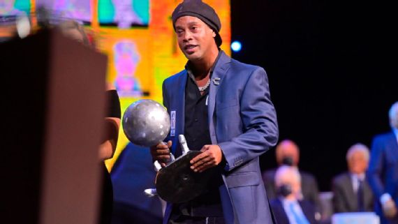 Ronaldinho: 'Los jugadores mexicanos no necesitan salir de la Liga MX y los brasileños salimos por necesidad'