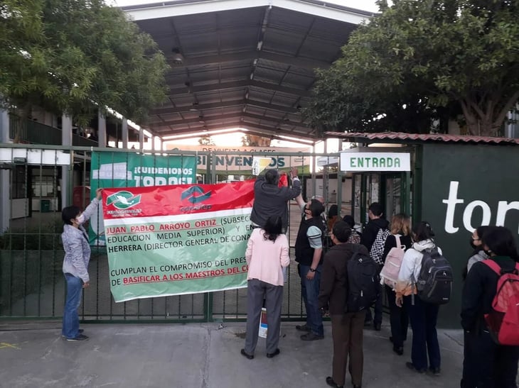 Conalep Coahuila protesta para exigir mejores condiciones 