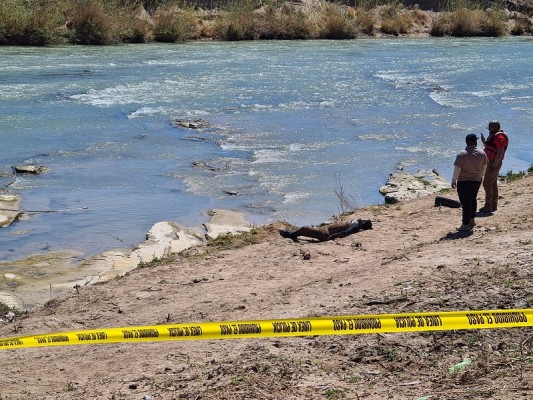 Bomberos localizan flotando el cuerpo de un hombre en el Río Bravo 