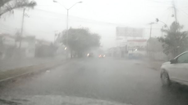 Frente frío 38 provoca fuerte lluvia en Yucatán; pronostican granizo