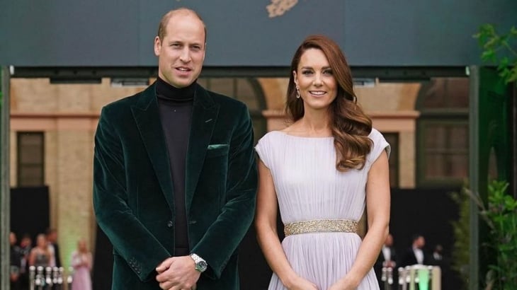 Kate Middleton rinde homenaje a Bahamas con vestido aquamarina