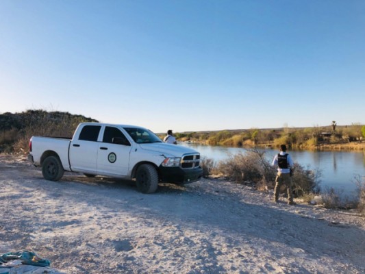 Corporaciones policiacas resguardan el río Bravo en Acuña para evitar que se lancen migrantes