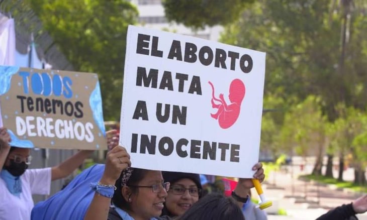 Feministas de Ecuador rechazan veto a ley de aborto y anuncian acciones