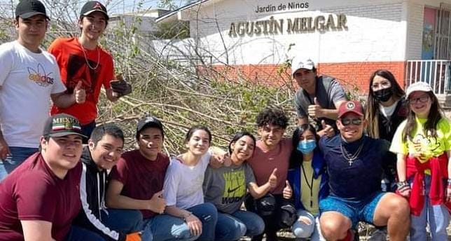 Jóvenes del colegio México Montessori realizaron limpieza en jardín de niños