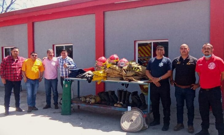 Reciben bomberos importantes donaciones para el desarrollo de sus actividades