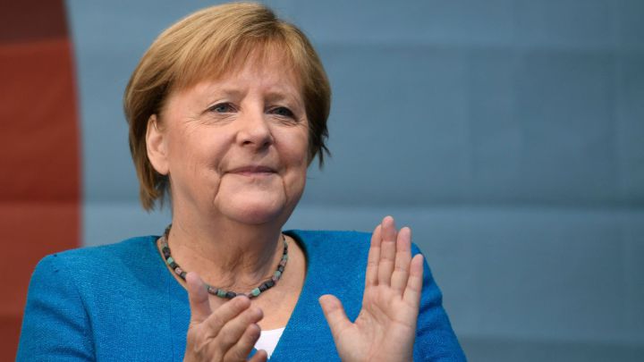 Asesor de excanciller Merkel sale en defensa de su política energética