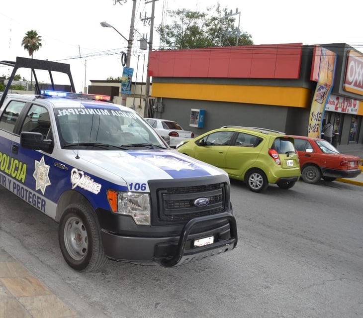 Ladrón asalta tienda de conveniencia de la colonia Guerrero con lujo de violencia