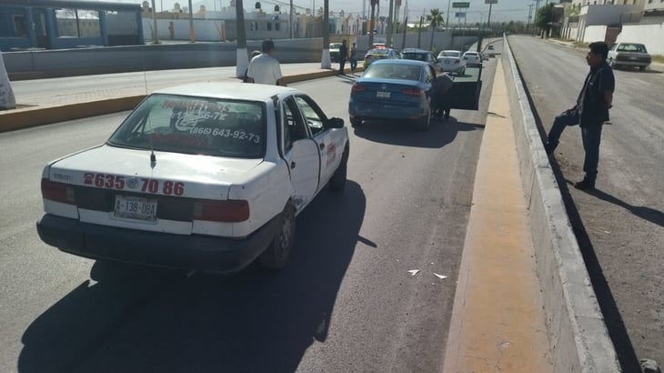 Taxista protagoniza choque en la colonia Sierrita de Frontera
