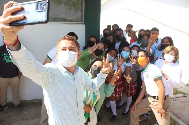 Hugo Lozano da el banderazo al programa 'reforestando tu escuela'