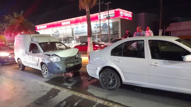Choque en la colonia Santa Isabel de Monclova, deja a dos conductores lesionados