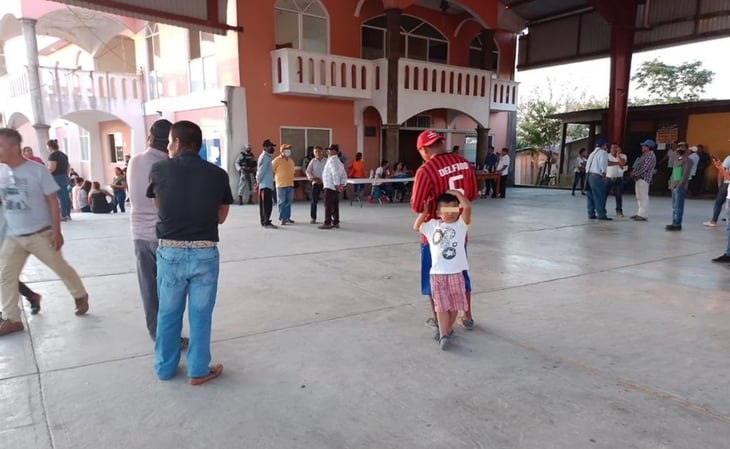 Comuneros de Oaxaca retienen a funcionarios en San Miguel Chimalapa