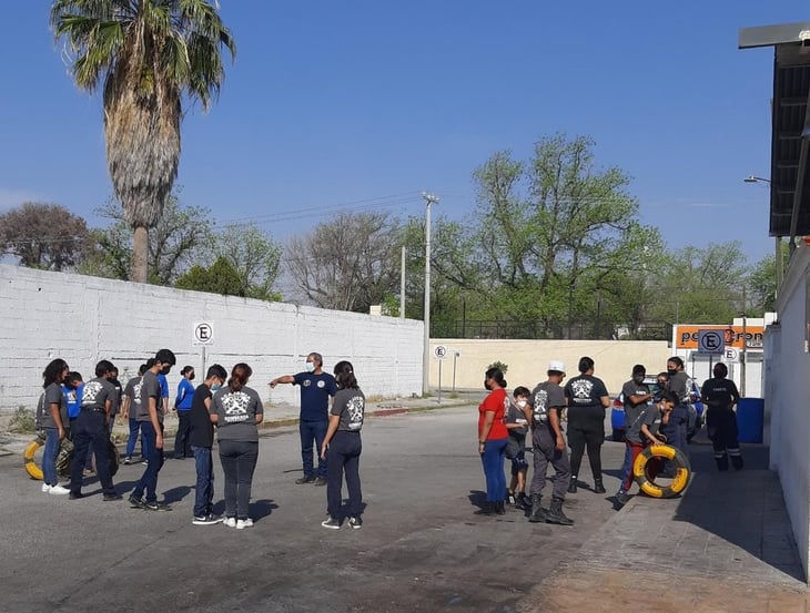 La academia juvenil de bomberos prepara a decenas de ciudadanos
