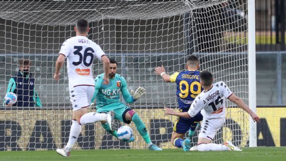 Genoa cae en su visita al Hellas Verona, Johan Vásquez no pudo cerrar en la jugada del gol