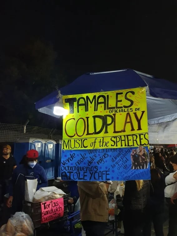 La guajolota oficial de Coldplay se hace viral en redes