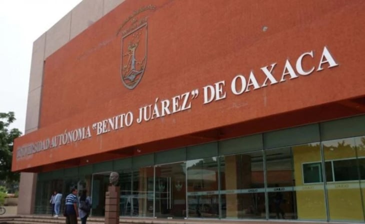 Retienen a funcionarios en Oaxaca