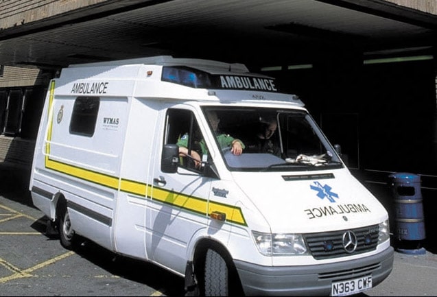 El Reino Unido dona 20 ambulancias a Ucrania para asistir a heridos de guerra