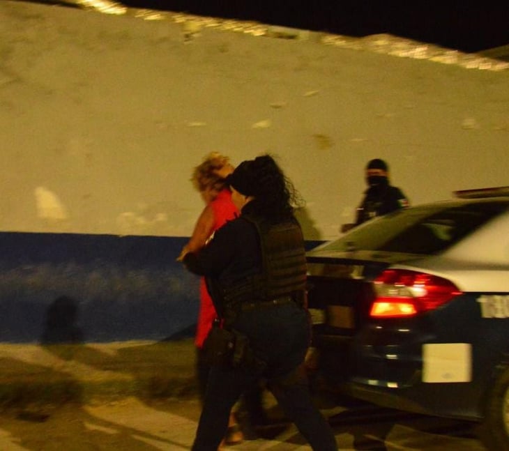 Mujer golpea a su pareja en plena Zona Centro de Monclova