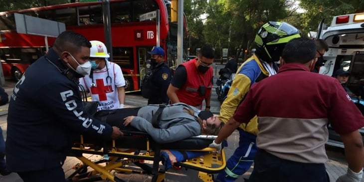 Continúan 10 personas hospitalizadas tras choque de Metrobús