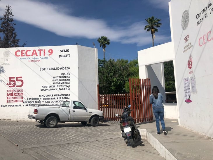 La familia foránea Mascorro Vázquez de San Luis Potosí acude a votar en el CECATI 9