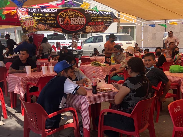 Monclovenses disfrutan del festival del Día del Taco