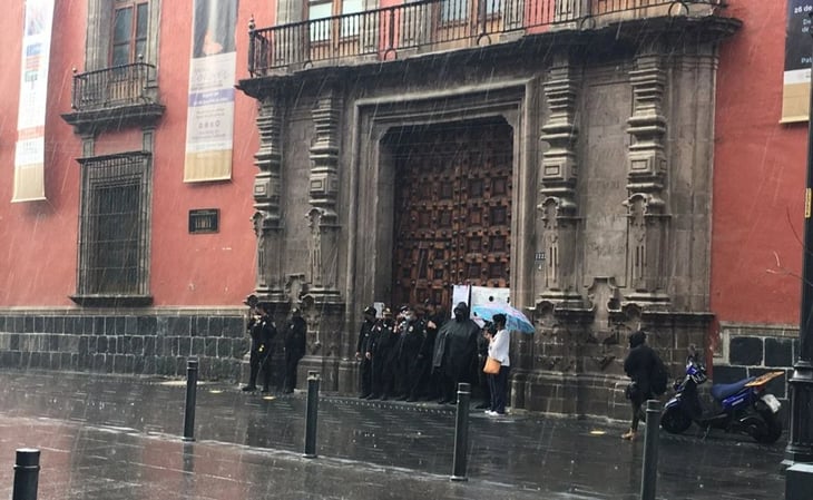 Cierra casilla donde votó López Obrador para consulta de revocación