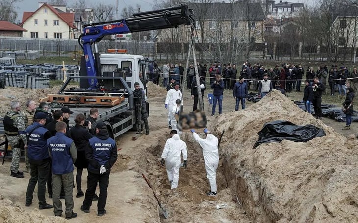 En las afueras de Kiev hallan otra fosa común con cadáveres de civiles 