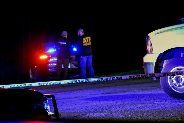 Dos muertos y 10 heridos deja tiroteo en club nocturno de Iowa; policía ya investiga 