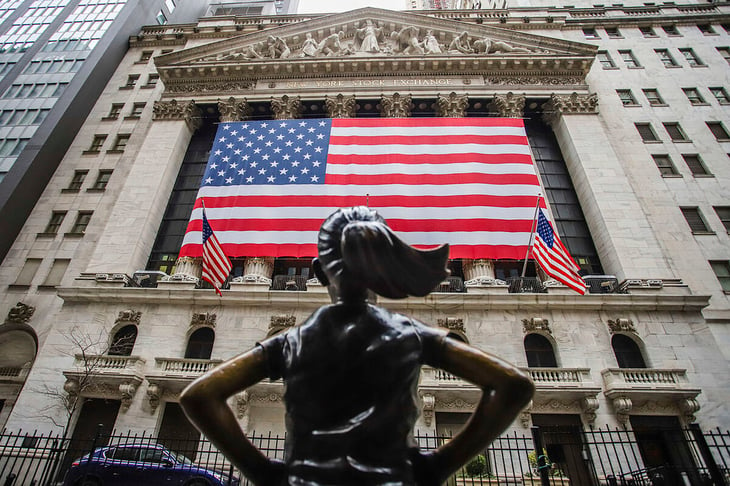 La 'Niña sin miedo' seguirá frente a Wall Street otros once meses