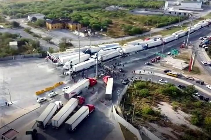 Transportistas bloquean puente internacional Reynosa-Pharr