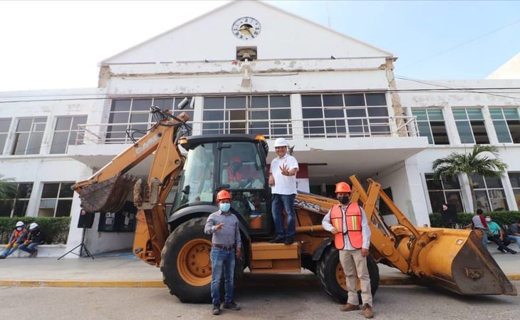 Arranca demolición del palacio municipal de Salina Cruz