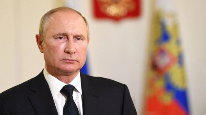 Putin asegura que la matanza de Bucha es una 'falsificación'