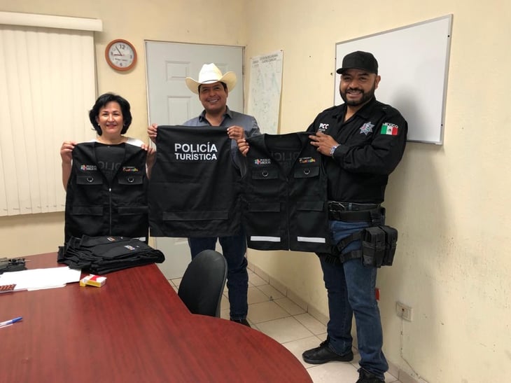 Alcalde de Ciénegas entrega chalecos a policía turística